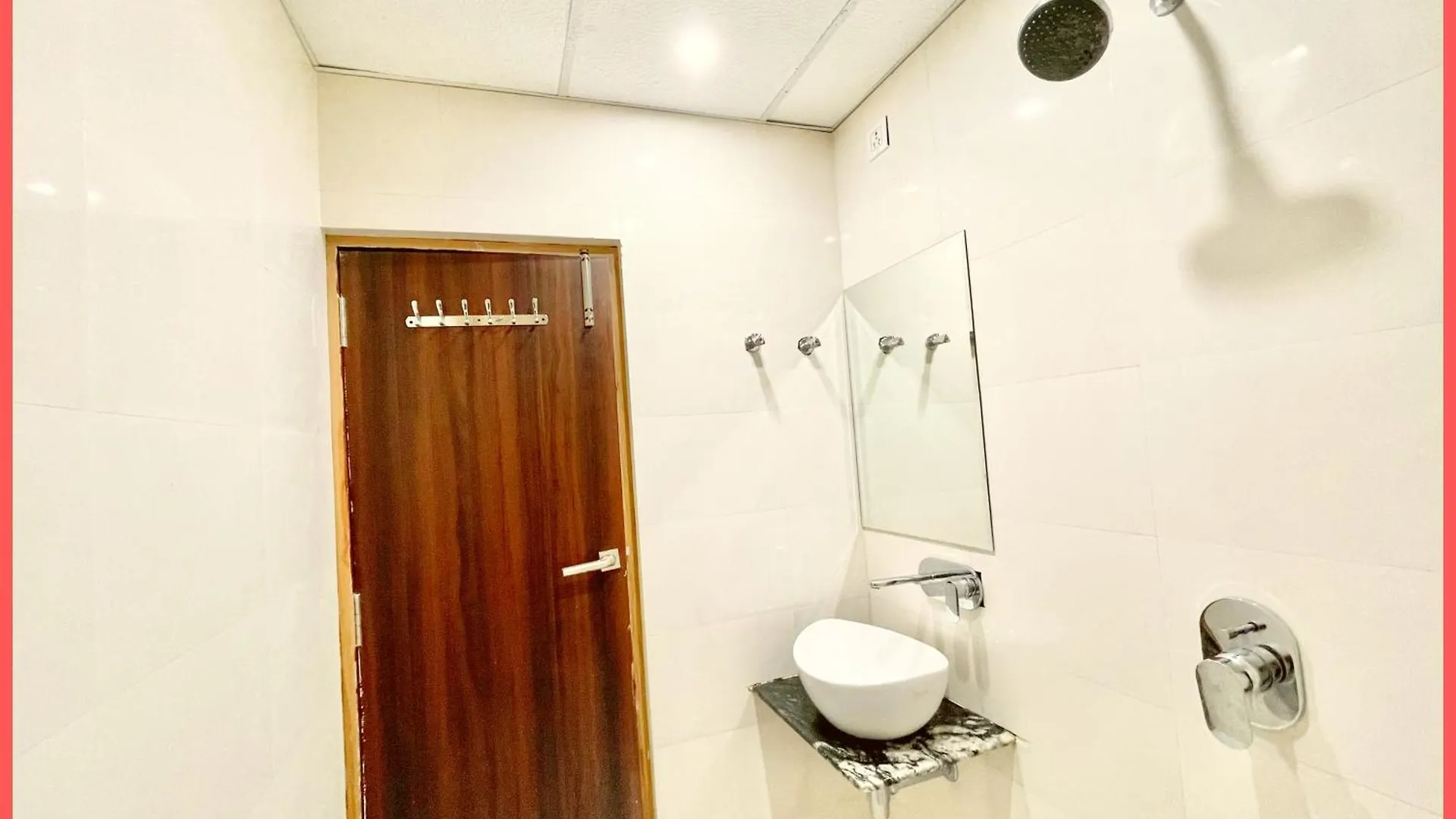 Vns - Hotel Premium Villa Laxmi - V - Warm Hospitality & Comfortable Room In Varanasi Near Kashi Vishwanath Temple - Best Hotel In Varanasi